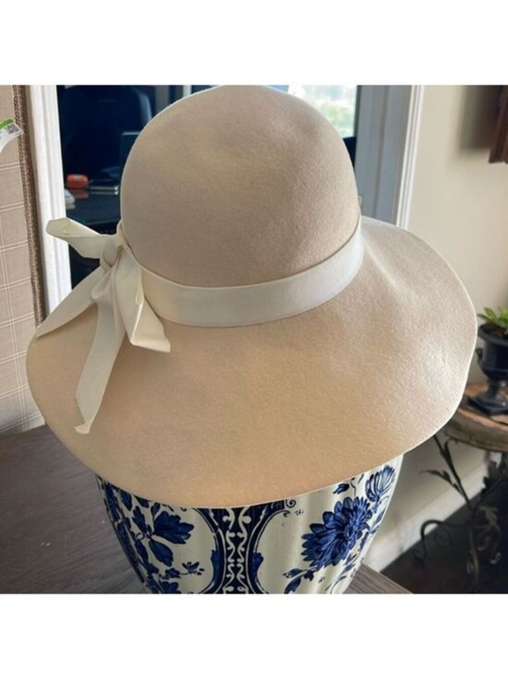 Vintage Leslie James California Wool Felt Cream Hat